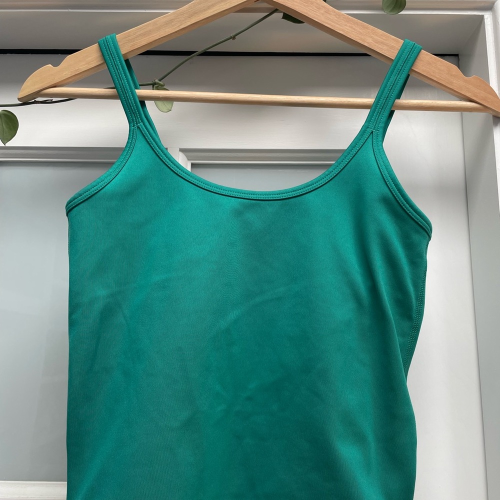 Girlfriend Collective Green Fitted Camisole Shelf Bra Top